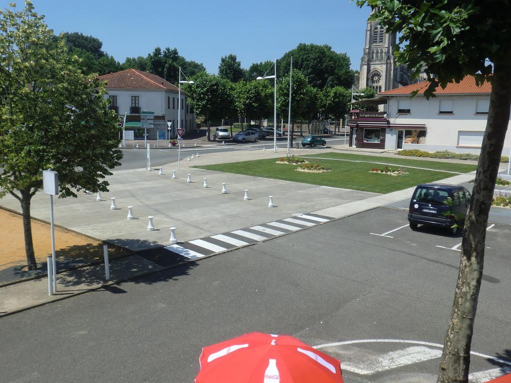 Hôtel Bar des Arènes Pontonx-sur-lʼAdour Esterno foto